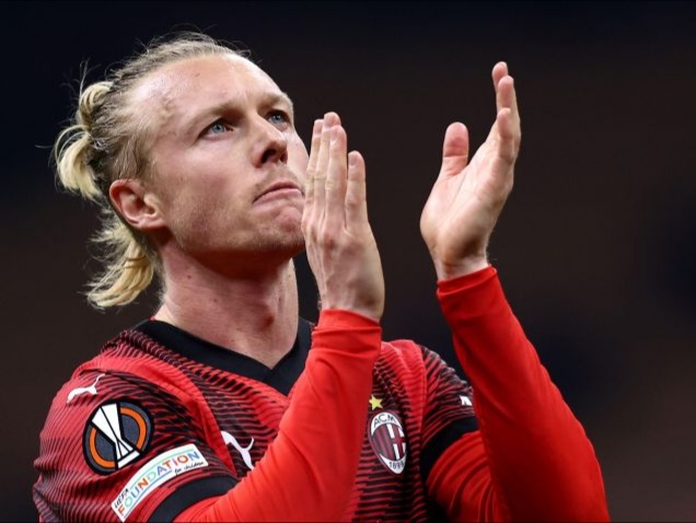 Simon Kjaer (DEN)