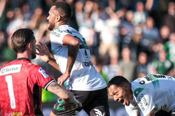 Coritiba vence a Operrio Ferrovirio y asciende en la tabla de la Serie B