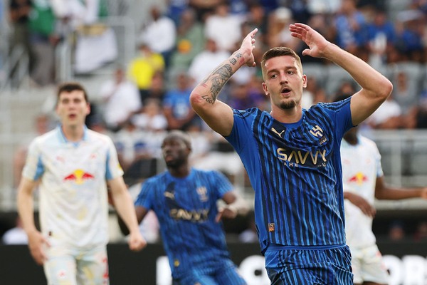 Al Hilal presiona, pero no rompe el bloqueo y empata sin goles con el Salzburg