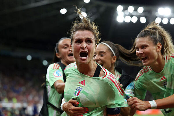 Italia avanza a semifinales tras vencer a Noruega en la Euro Femenina