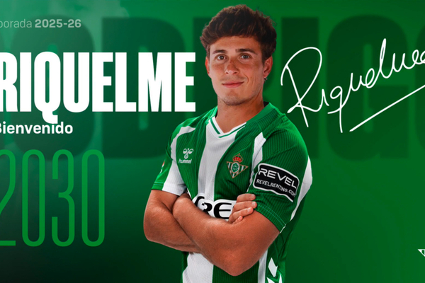Rodrigo Riquelme firma con el Real Betis
