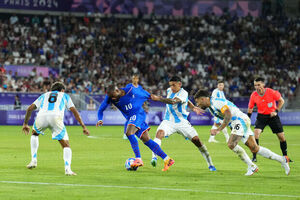 Francia gana y supera Argentina