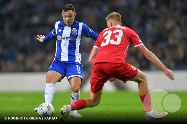 FC Porto se impuso al Royal Antwerp